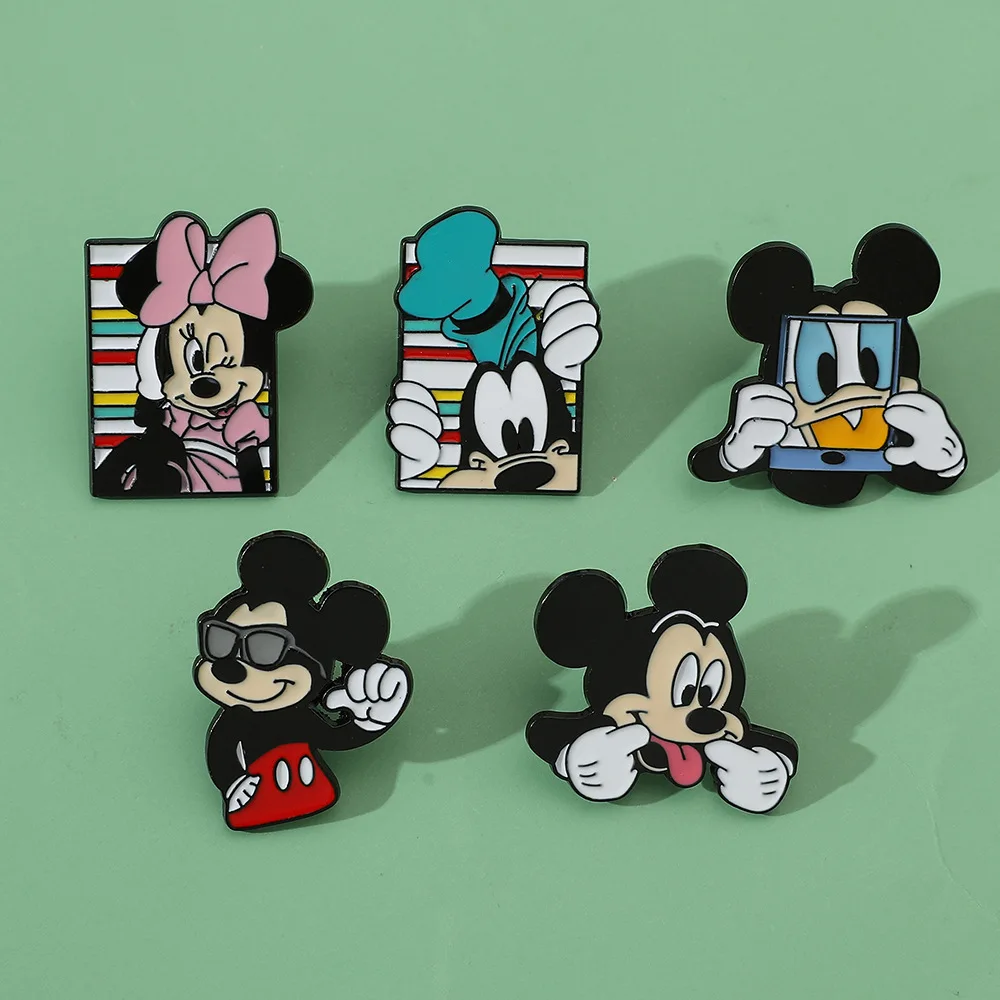 Disney Cute and Creative Mickey Brooch Cartoon Character Mouse Metal Badges Accessories Clothing Bag Clip Creative Personality