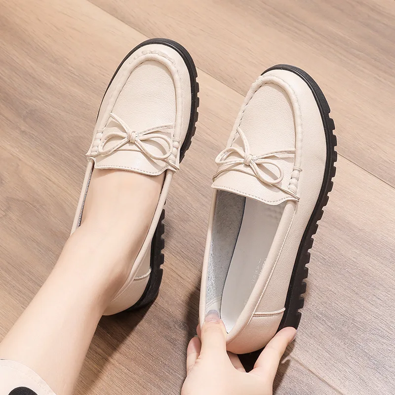 

2023 Spring Autumn Loafers Leather Breathable Ladies Casual Shoes Women's Slip On Flats Walking Shoes Mother Shoes Plus Size