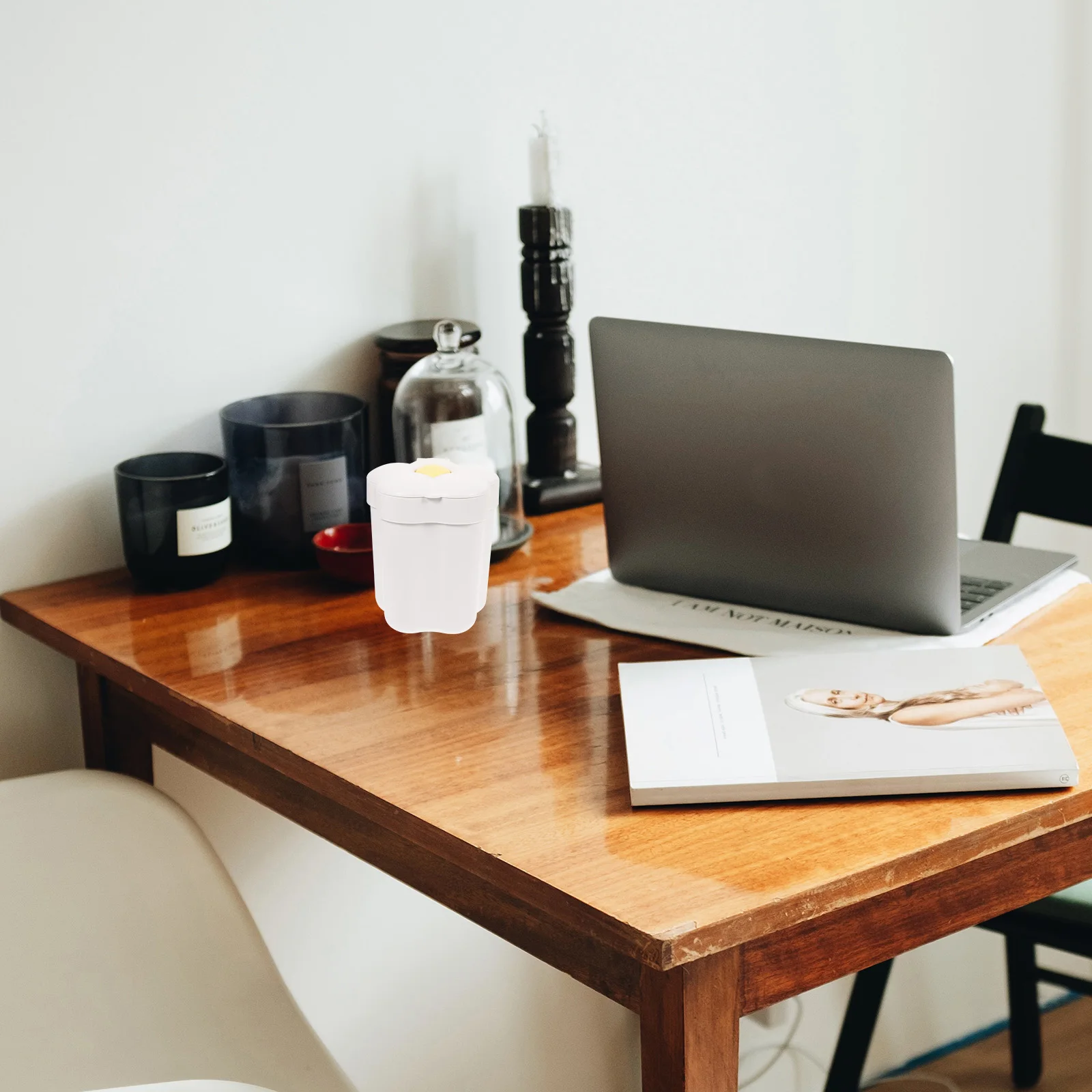 

Creative Desktop Trash Bin Flower Shaped Decorative Rubbish Bin Small Garbage Can Convenient Wastebasket for Office Bedroom