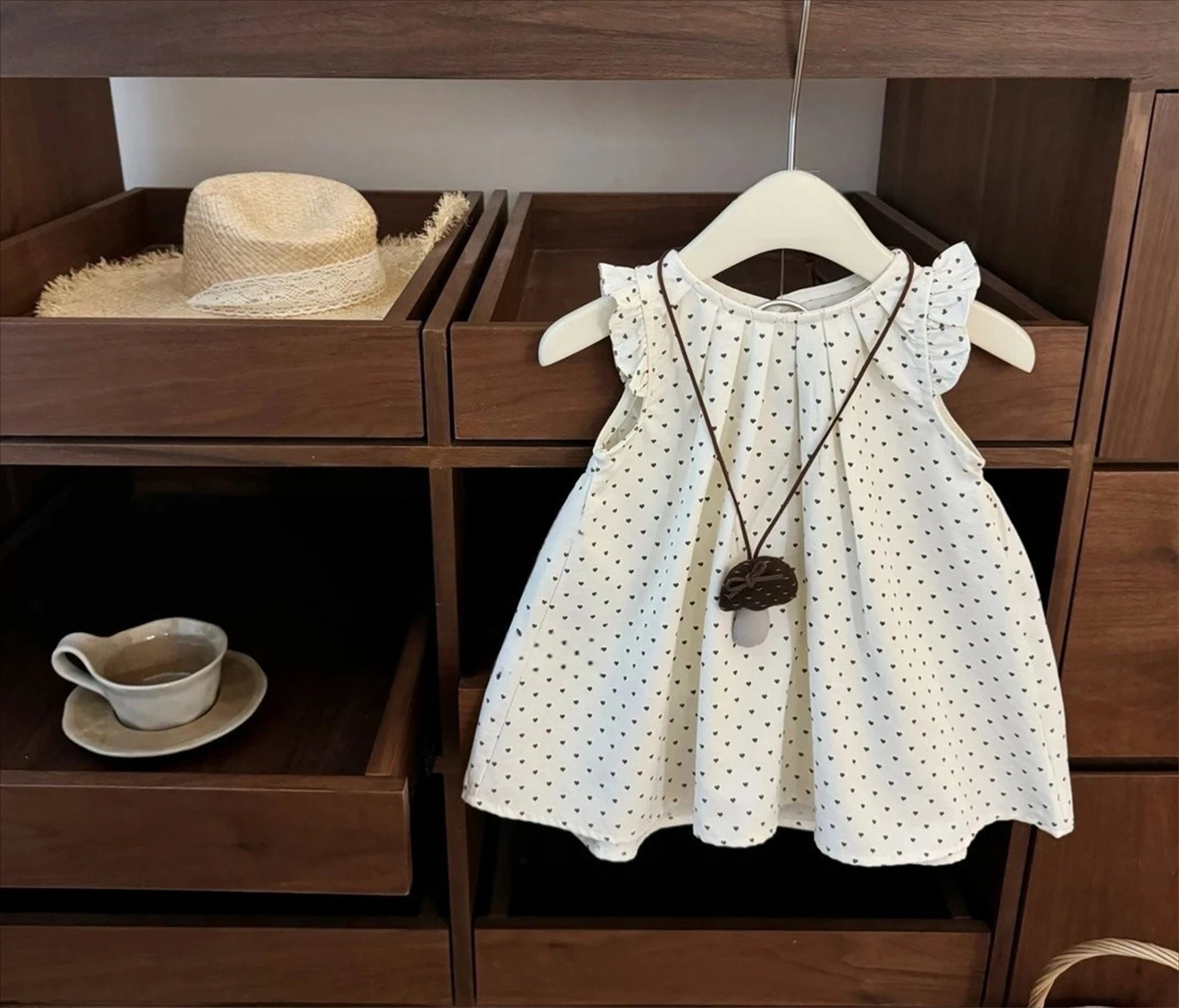 

Cute Korean Childrens Clothing for Baby Girls in Summer New Polka Dot Flying Sleeve Vest Princess Skirt