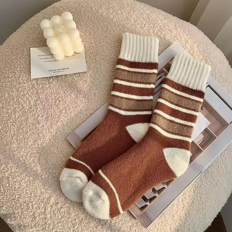 4 Paar Kaschmirsocken für Damen, Herbst und Winter, plus samtverdickte Mittelrohrsocken, warme lange Socken – Detail 8