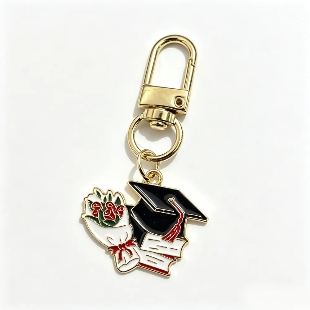 5 Designs Schlüsselanhänger mit Abschlusskappe, Metall-Diplom-Anhänger, Karabiner-Schlüsselring, Abschlussgeschenke für Schüler und Studenten – Detail 3