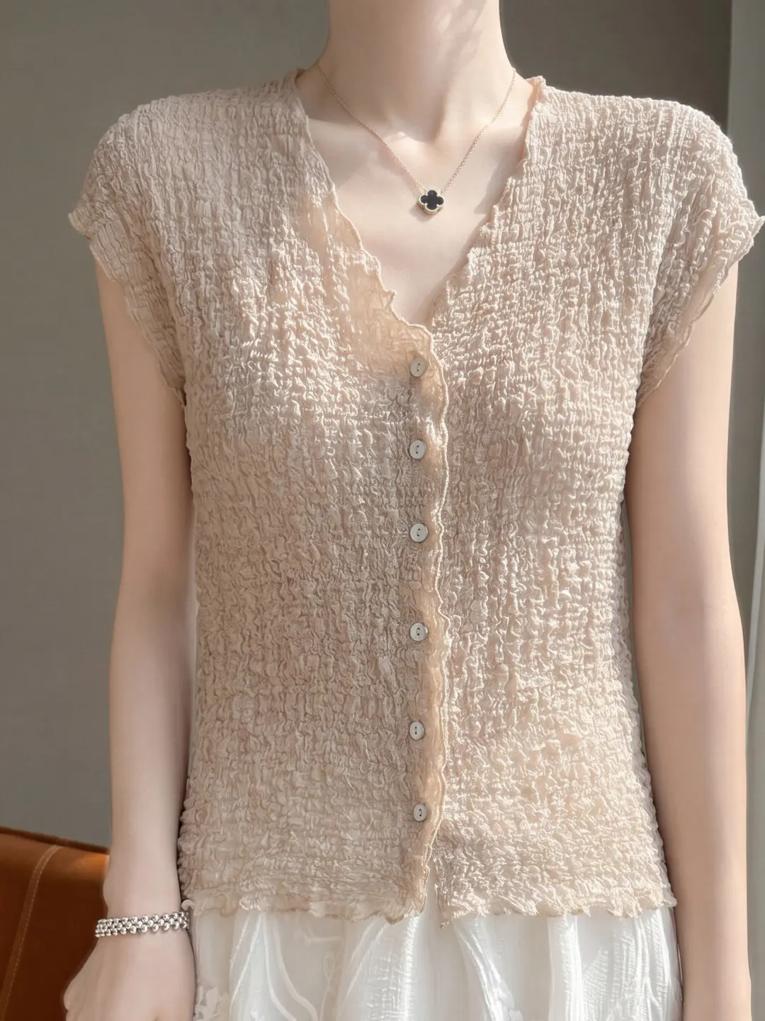 Slim Fit Knitted V-Neck T-Shirt Women's Summer Fashion Bubble Texture Sleeveless Top French Style Short Sleeve Open Cardigan