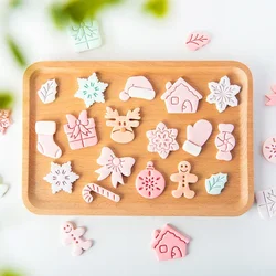 Nuovo Mini Natale Cookie Cutter Stampo Cartoon Gingerbread Man Holly Leaf Fiocco di neve Fondente Biscuit Cutter Cottura della torta Decorazione