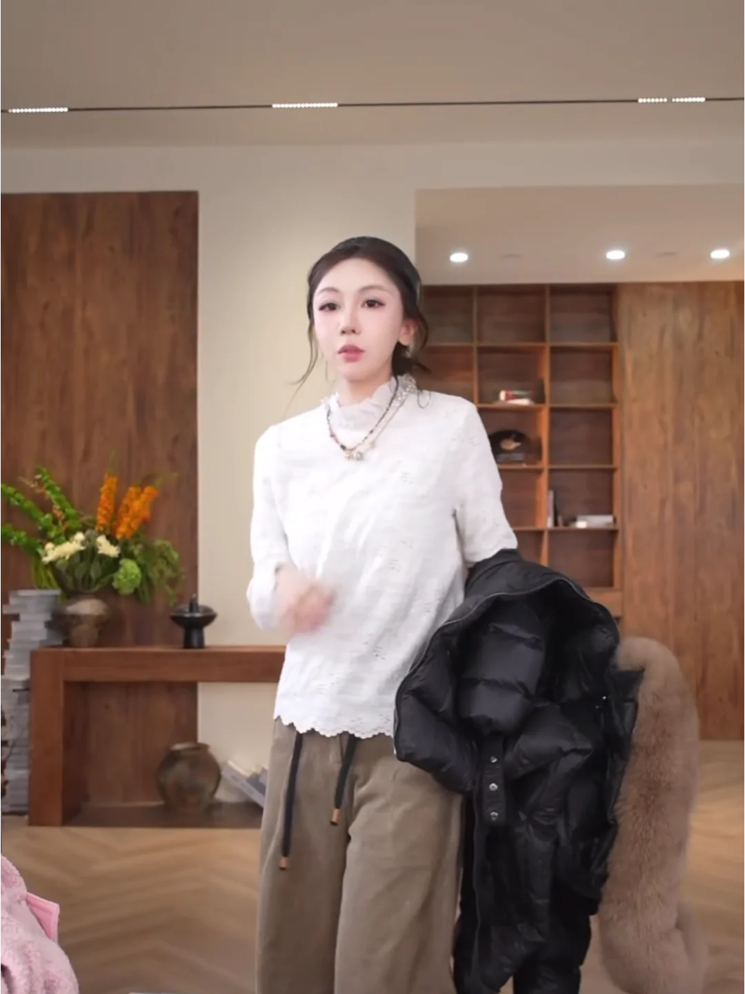 

Футболка BaiNai с длинным рукавом, кружевными вставками и выжженным цветочным узором, универсальный топ для осени и зимы, роскошный стиль, полиэстер...