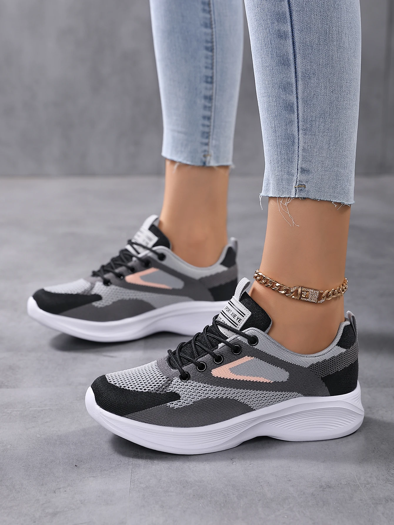 2024 New Woman Sneakers for Women‘s Black Running Shoes Breathable Sport Shoes Male Female Women Lightweight Sneakers Plus Size