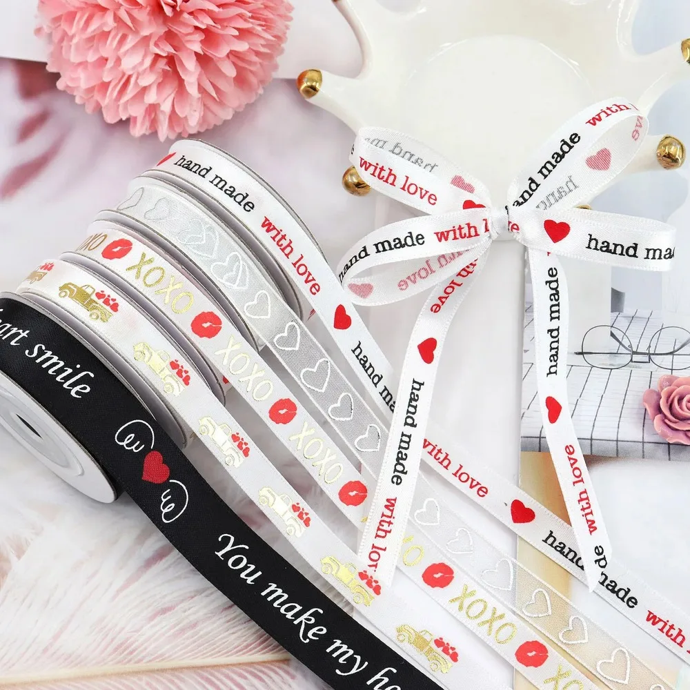 

Ширина 10 мм, длина 5 ярдов, лента с односторонним принтом в виде сердечек ко Дню святого Валентина, лента для украшения свадеб и вечеринок на День святого Валентина