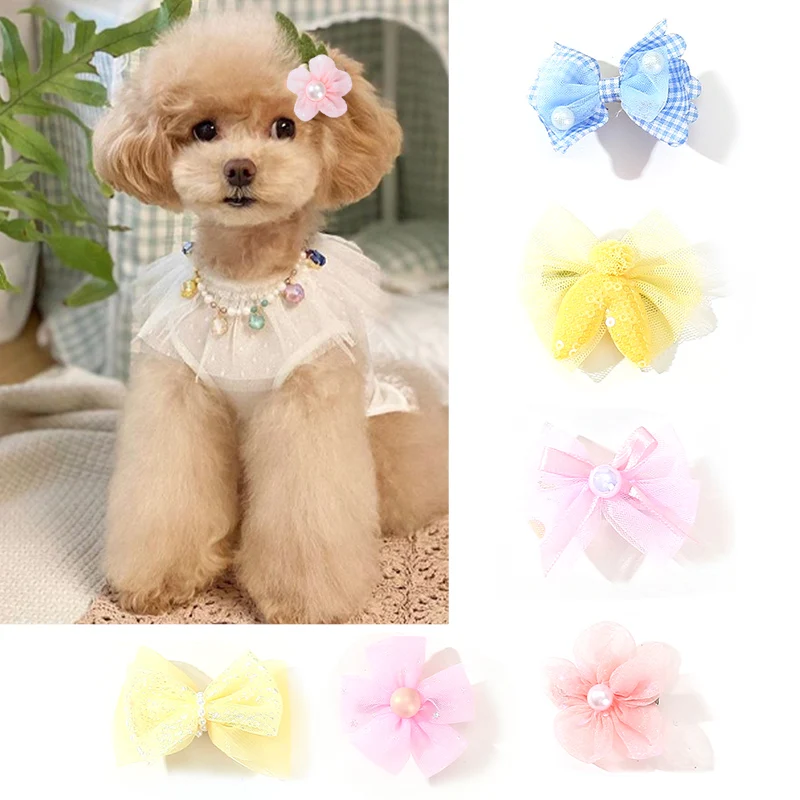 4szt Kokardki dla psów Stylowe spinki do włosów dla futra Pet Yorkie Cute Topknot Bows Flower Hair Bin Adorable Puppy Grooming Barrette