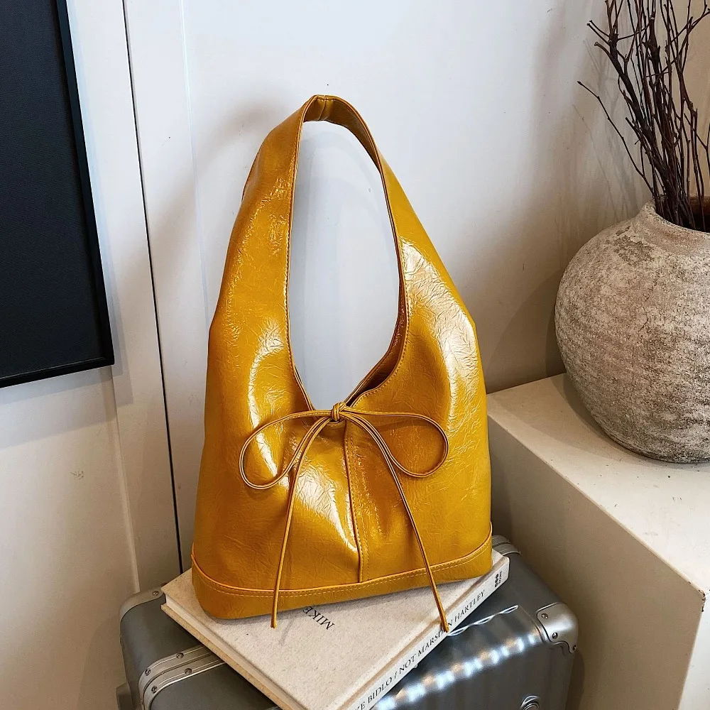 

New Deisgn Oil Wax Leather Tote Bag Large Capacity Solid Color Bow Bucket Bag Korean Style Sweet Commuting Shoulder Bag Girls