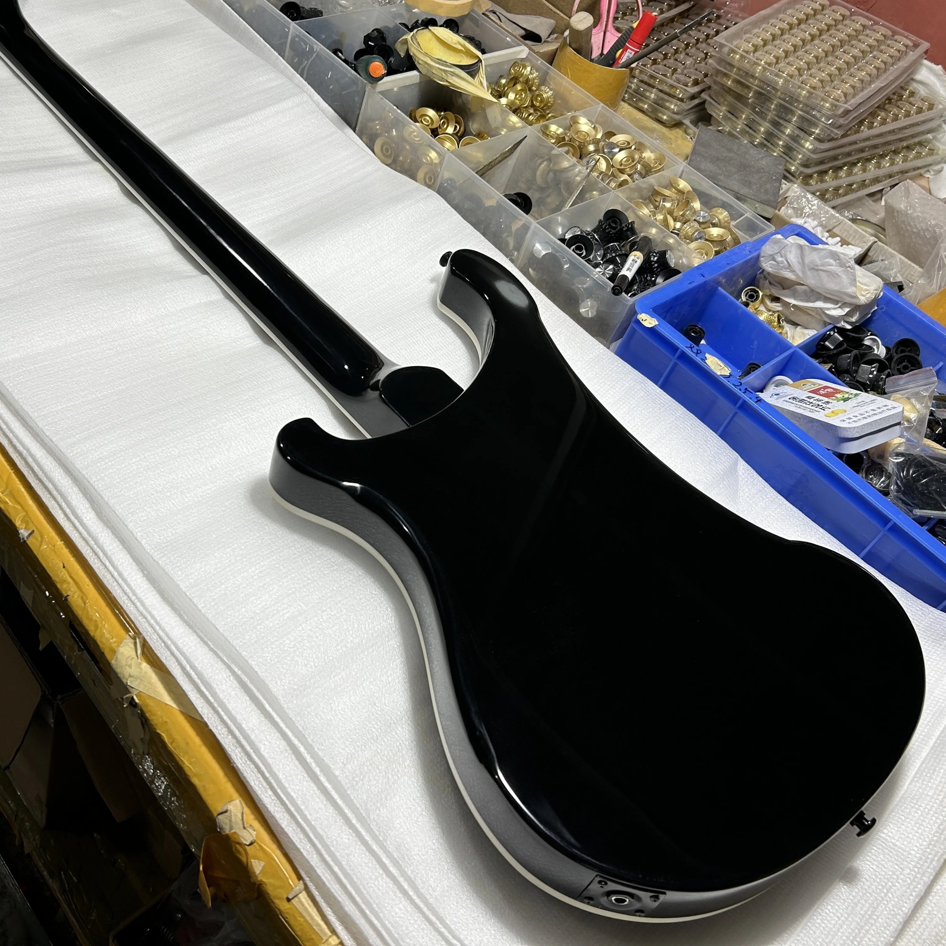 Hot Sale Rickenbacker 4003 Black Bass Electric Guitar Roosewood Fingerboard Basswood Body Good Sound Quality 22 Tone Position