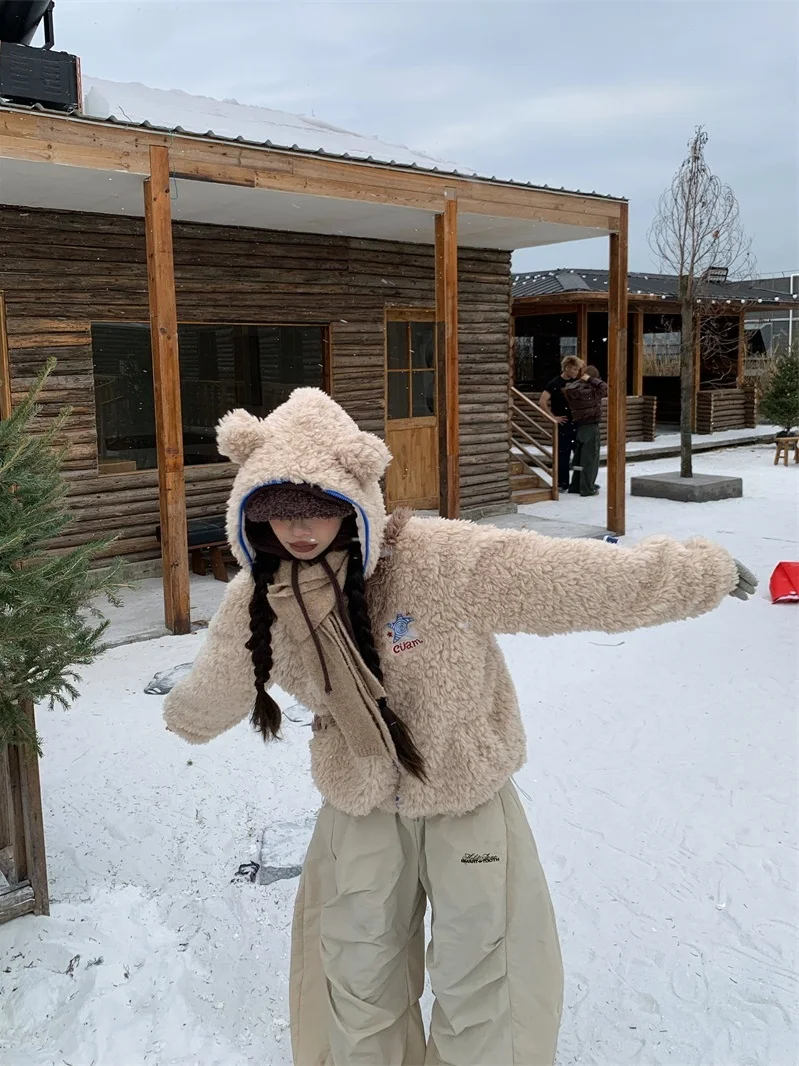 

Хлопковая шуба с капюшоном и медвежьими ушками, женская повседневная шуба из овечьего меха, свободная посадка, модная застежка-молния, длинная зимняя куртка-свеч...