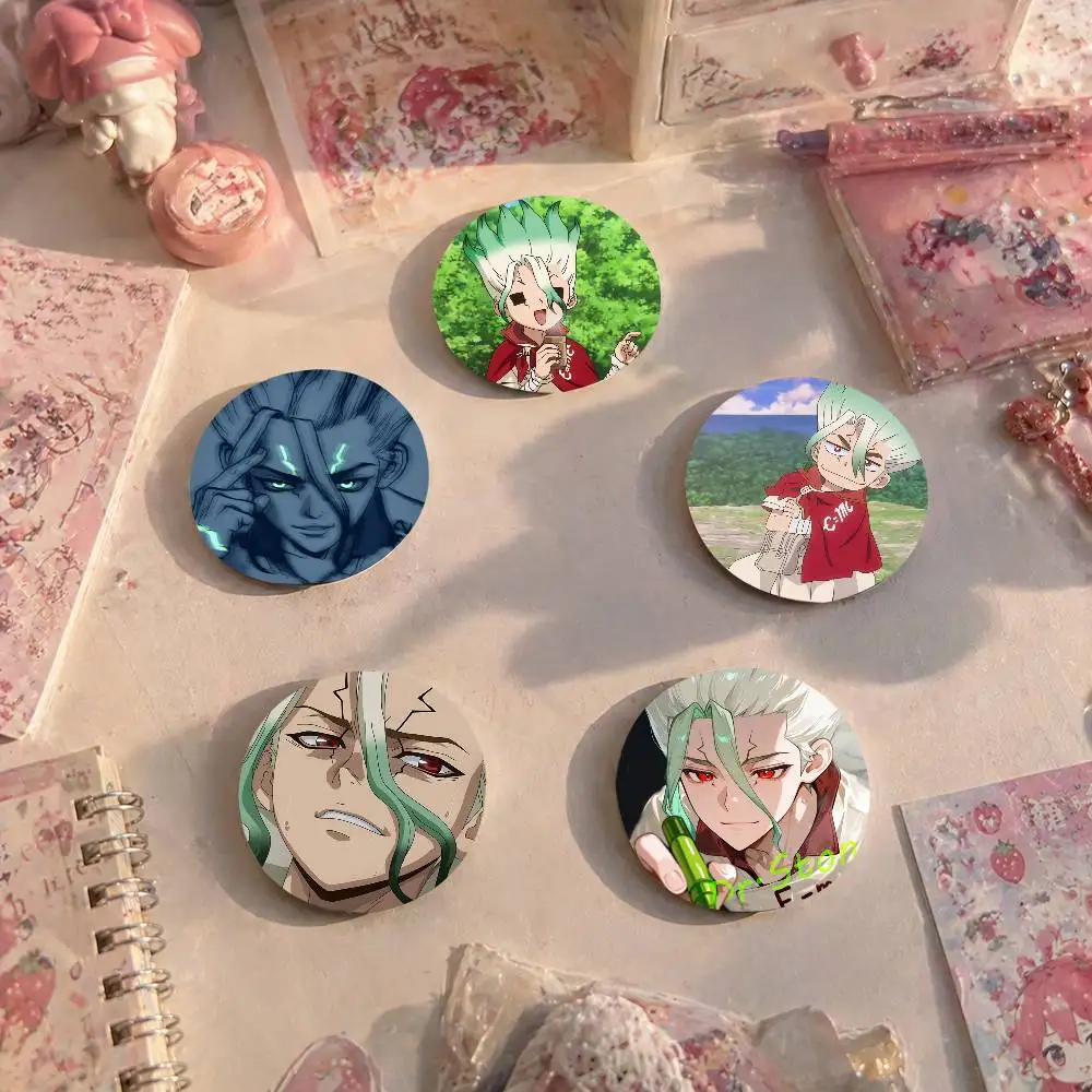 Dr. Stone 4 S-Senku Ishigami Snap-in Pins Cartoon Character Round Creative Brooches For Backpack Accessories Jewelry Gifts