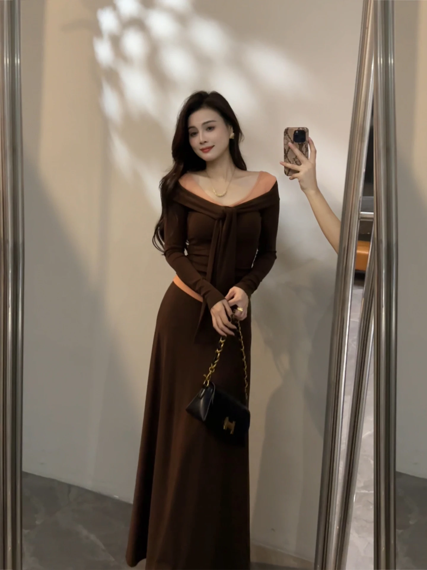 

Комплект Ele Color Blo Set DT633: Модный осенний наряд для женщин, стройнящее длинное платье для ранней осени