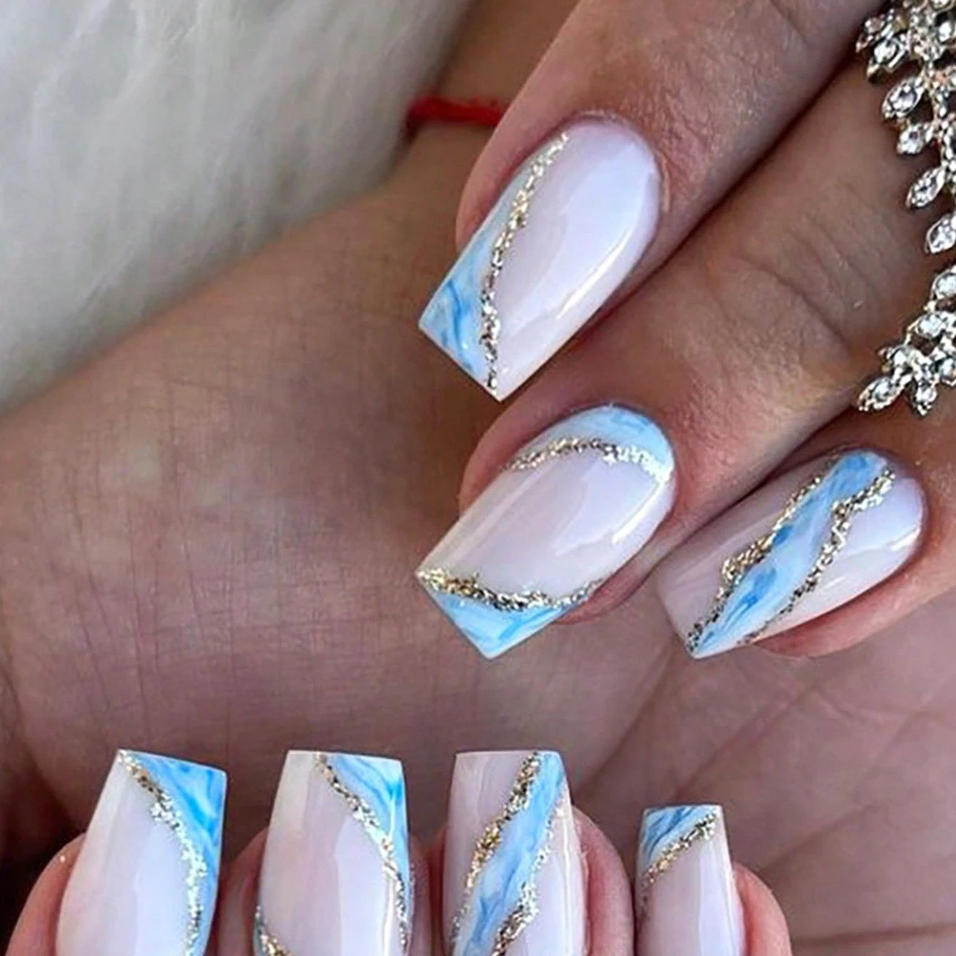 24PCS Medium Square Marble Fake Nail Design With Glossy Gold Glitter Nail Coffin Acrylic Nail White Blue Whirlpool Women'S Nail