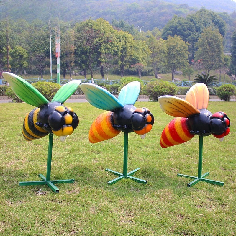Simulation bee ornament outdoor fiberglass park grass sales department courtyard bench decoration cartoon animal sculpture