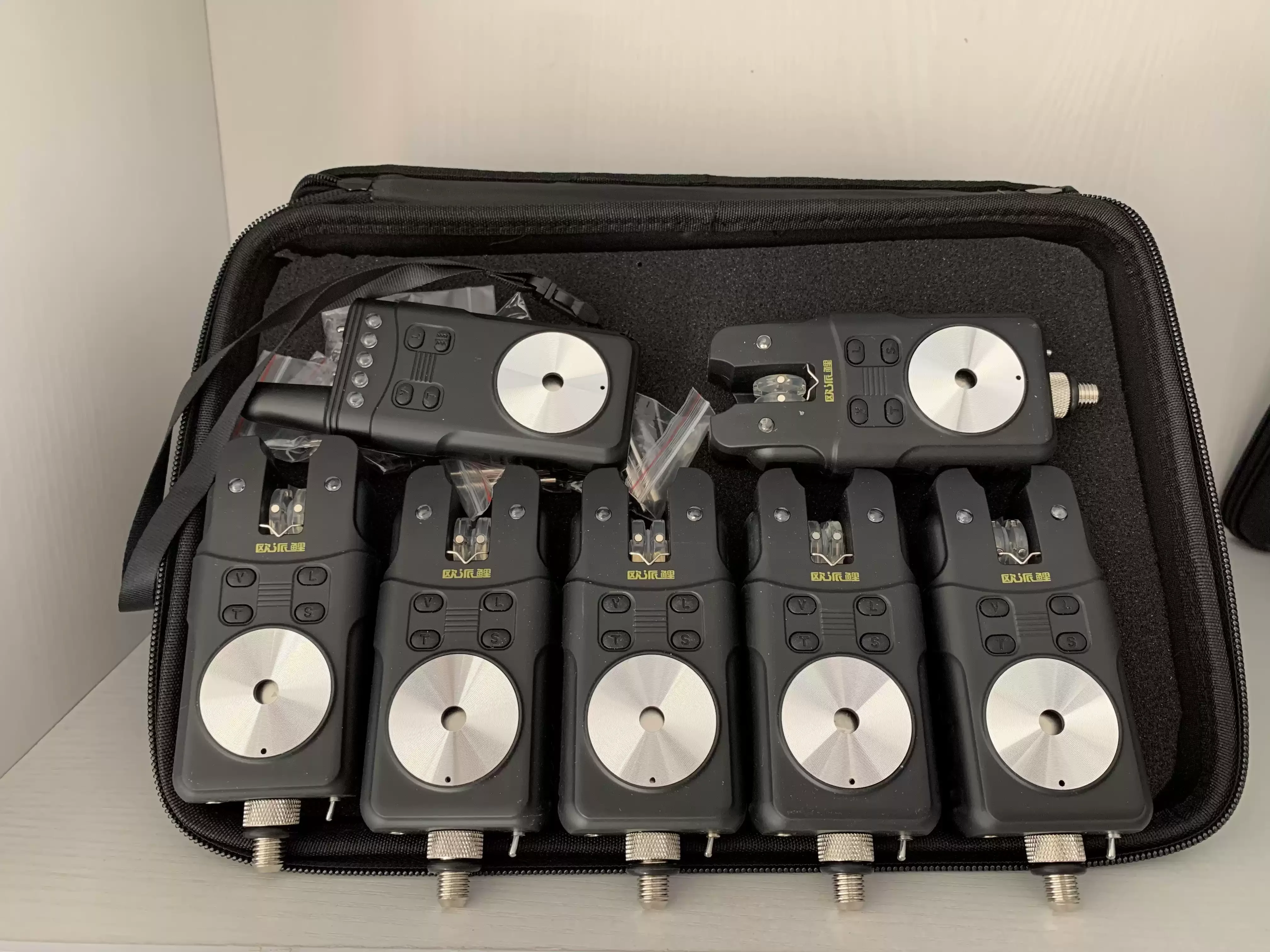 The 698-18 type fishing intelligent alarm electronic system can be freely combined in 1 to 18 configurations.