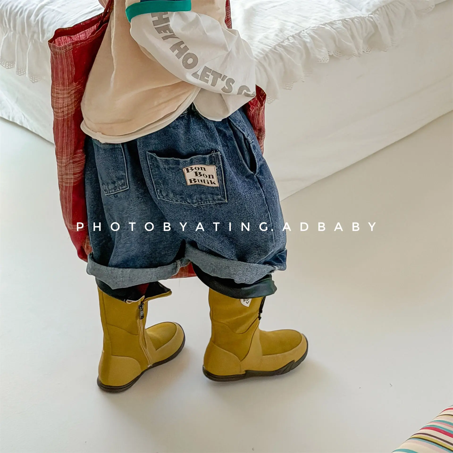 

Новые летние джинсовые шорты для детей 2026 года, повседневные шорты с буквенным принтом для малышей, свободные шорты для мальчиков и девочек, короткие джинсы для малышей, детская одежда