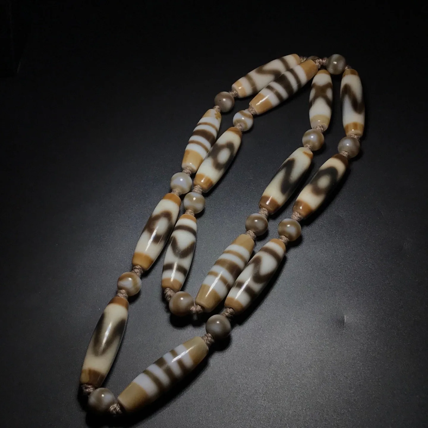 Tibetan Old Agate Dzi Multiple patterns Beads Amulet Necklace J0424