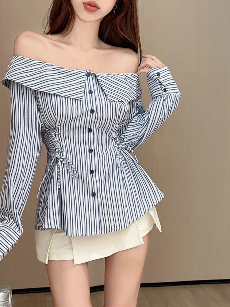 เสื้อเชิ้ตผู้หญิงลายทางเก๋ไก๋ คอเฉียงเปิดไหล่ ทรงเข้ารูปหวานๆ สไตล์สลิมฟิต เสื้อผ้าสำหรับฤดูใบไม้ผลิและฤดูใบไม้ร่วง แขนยาว แต่งลูกไม้รูดเชือก รุ่นใหม่ล่าสุด