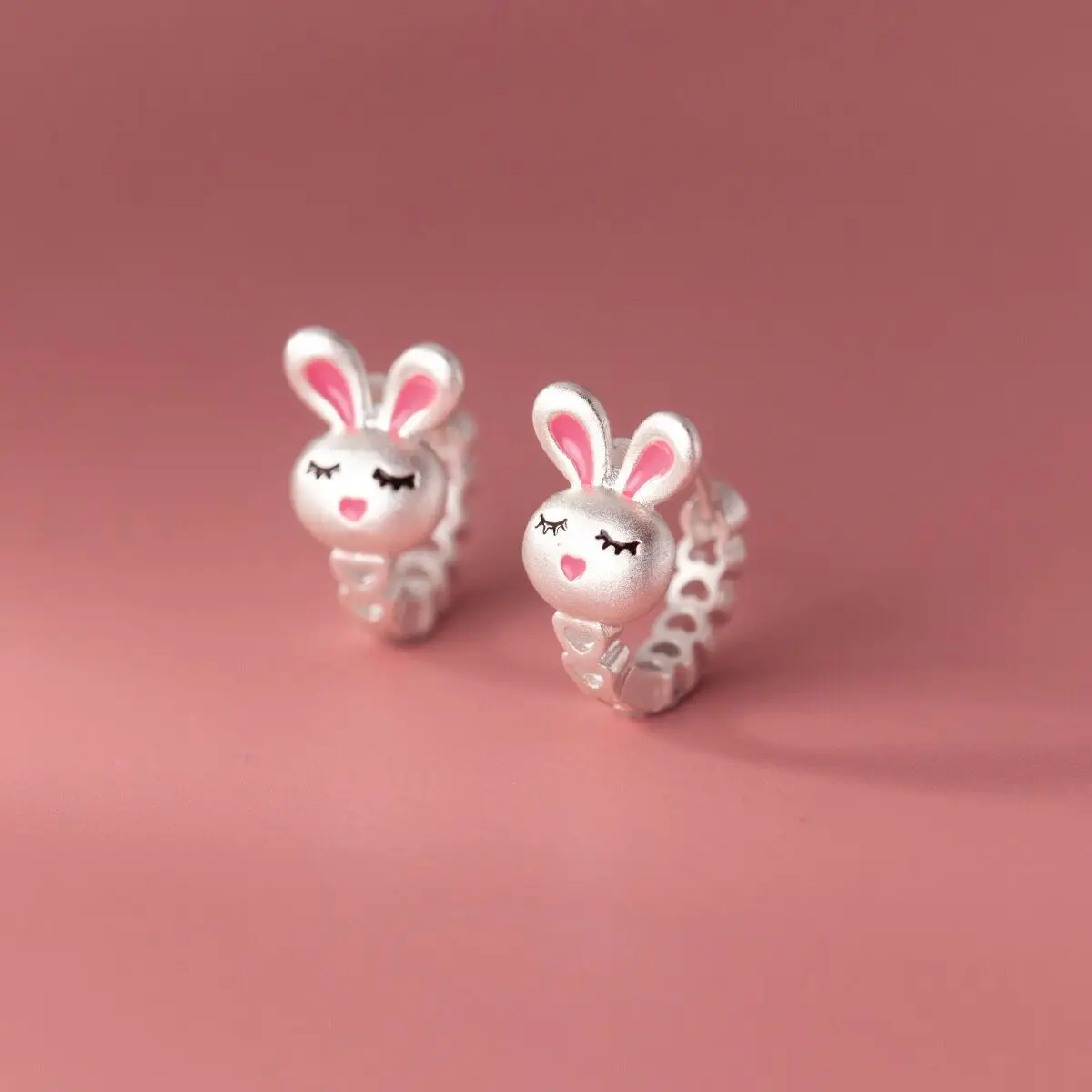 

Personality Frosted Drip Glue Cute Rabbit Ear Buckle Love Sweet 925 Sterling Silver Cartoon Temperament Animal Earrings E009