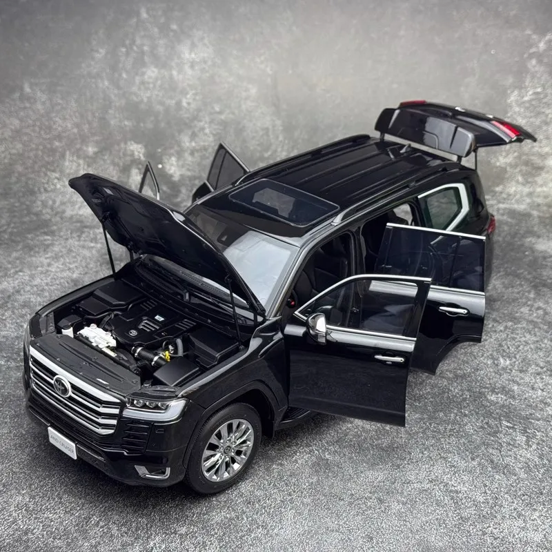 1/18 LCD Model samochodu Land Cruiser LC300 ZX SUV Metalowy samochód Symulacja pokoju Ozdoba Odlew Model Chłopiec Niestandardowy prezent urodzinowy Zabawka