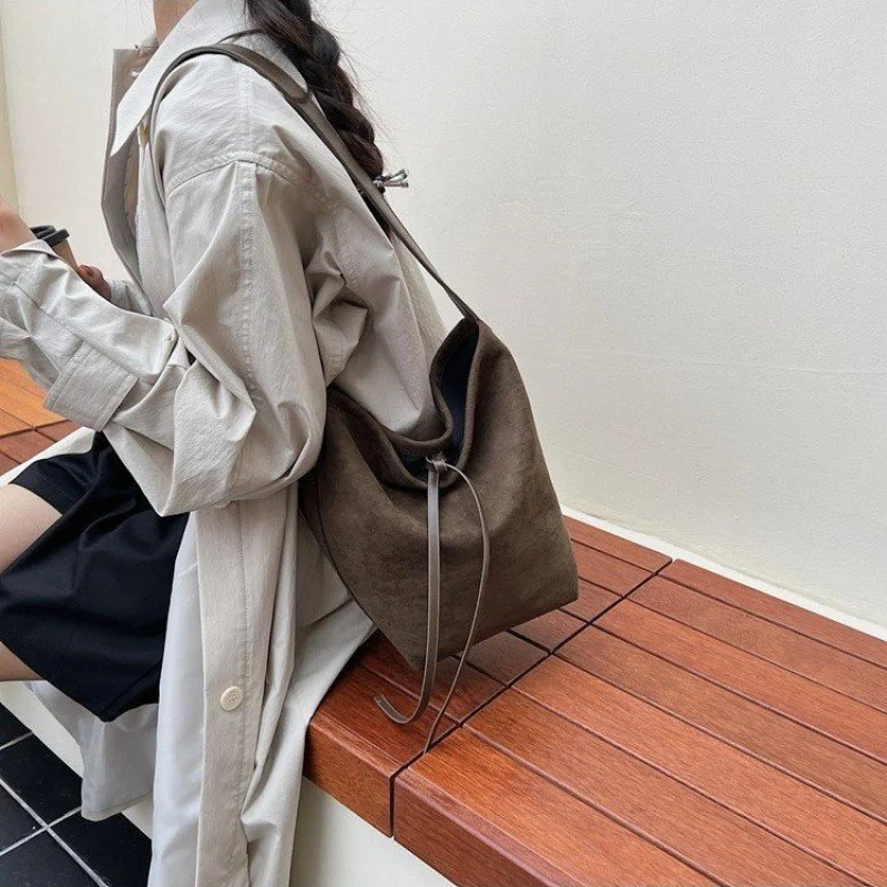 

Fashionable Designer Shoulder Bag, Women's Leather Crossbody Purse, Classic Handbag With Embroidery