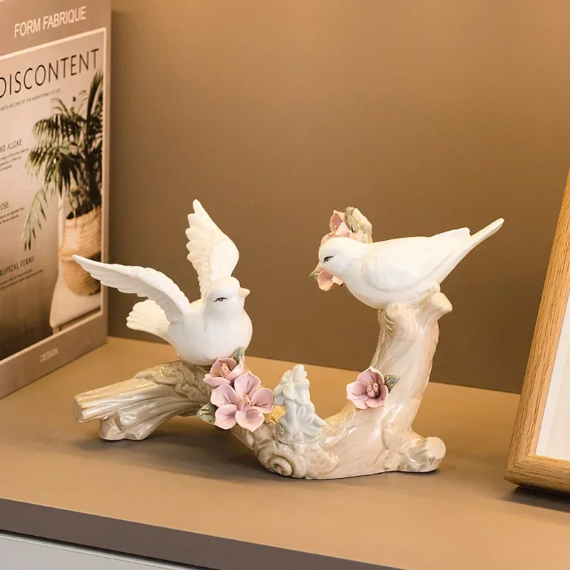 Modern Simple Ceramic Bird Figurines Living Room Wine Cabinet Room Table Top Figurines Cute Bionic Art Home Decor Statua FYFM