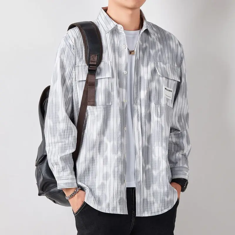 

Новая мужская повседневная свободная рубашка с длинным рукавом, осенняя модная верхняя одежда с небольшим дизайнерским акцентом, универсальная, стандартного кроя