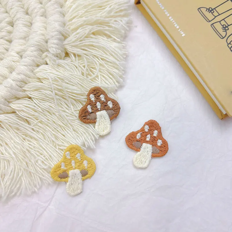 30 Stück neue, wasserlösliche Stoffapplikationen in Pilzform für DIY-Haarspangen, Schuhe, Hüte, Socken und andere Accessoires. – Detail 4