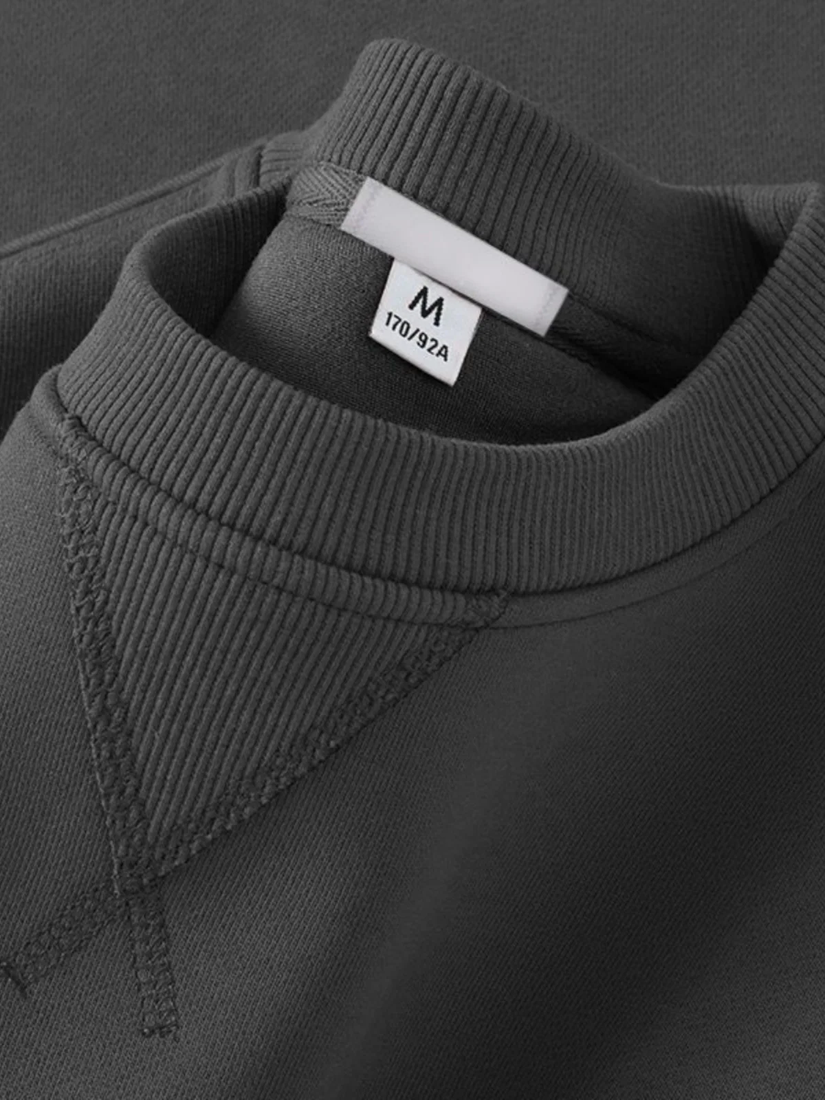 هودي رجالي ثقيل الوزن للربيع والخريف برقبة مستديرة رمادي اللون بإحساس راقي قميص خريفي أمريكي عصري غير رسمي بمقاسات كبيرة