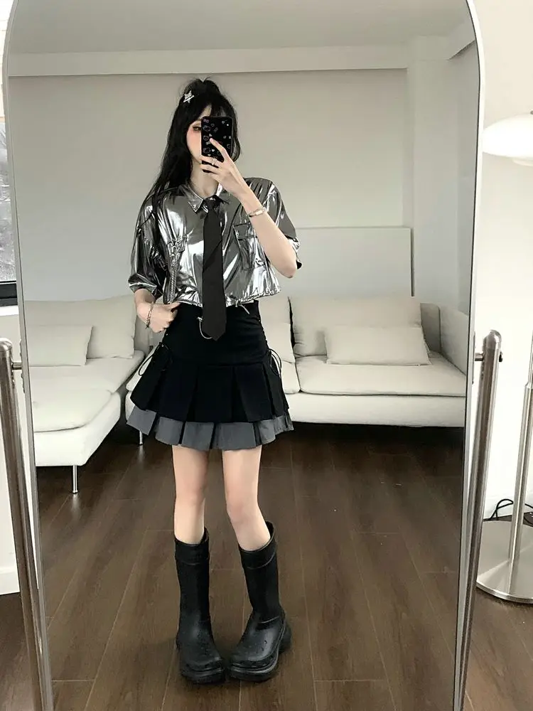 Ensemble chemise argentée à manches courtes + jupe plissée taille haute, tenue deux pièces tendance pour femmes, Y2K métallique Chic, cordon doux et Sexy