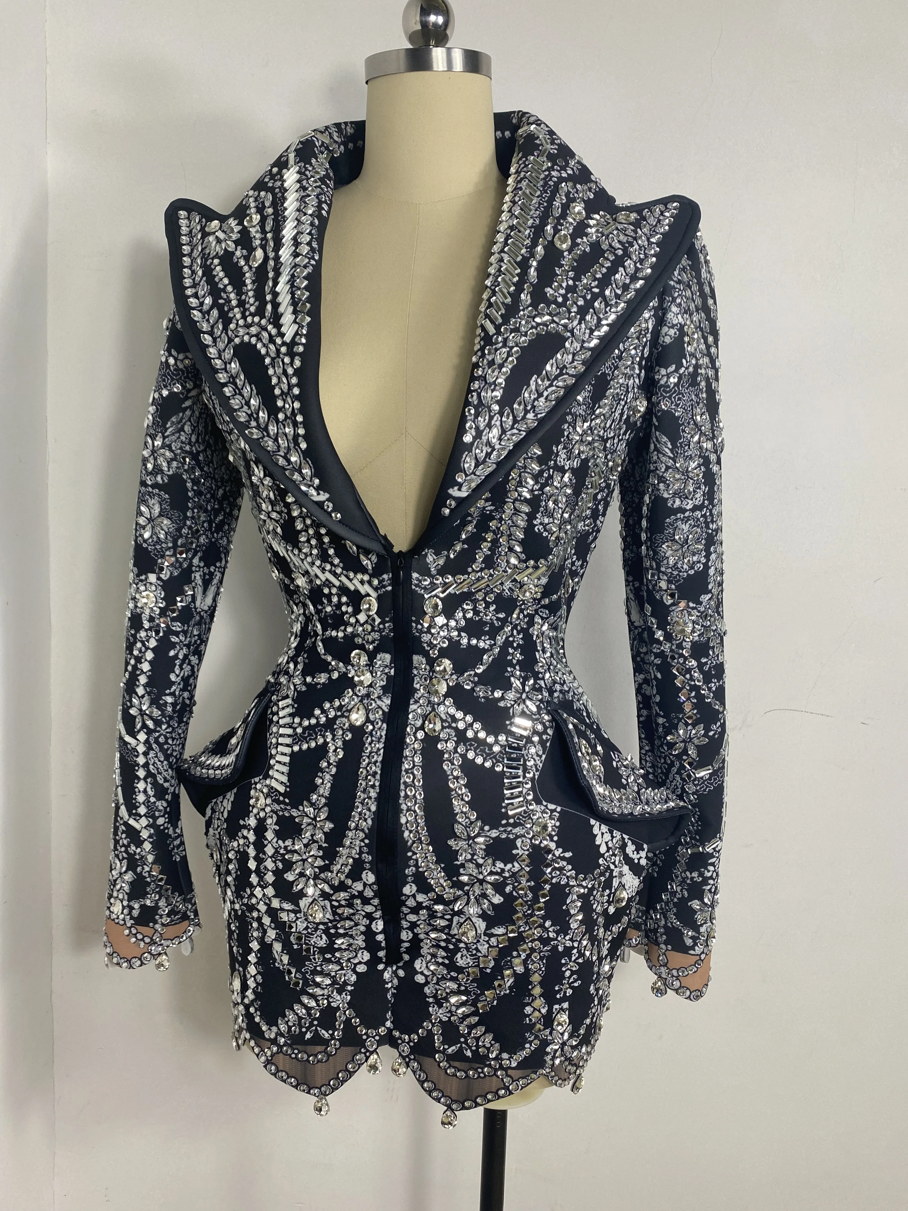 drag queen kostuum mode glitter kristal steentjes lange mouw jurk diepe v-hals zwart club feest verjaardag DS zanger show