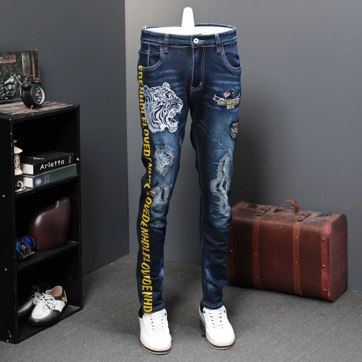 Pantalones vaqueros de parche con agujeros para hombre, pantalones largos con estampado bordado, elásticos, cabeza de Tigre, tiempo libre, diseñador