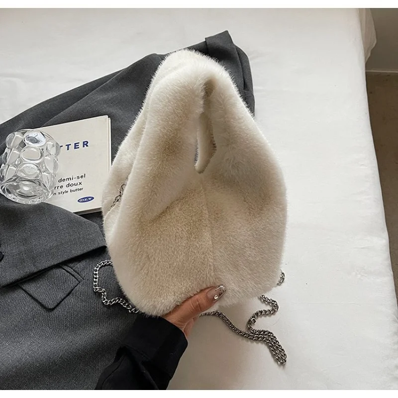 

Vintage Inspired Drawstring Bag For Ladies With Soft Unlined Leather And Simple Minimalist Charm