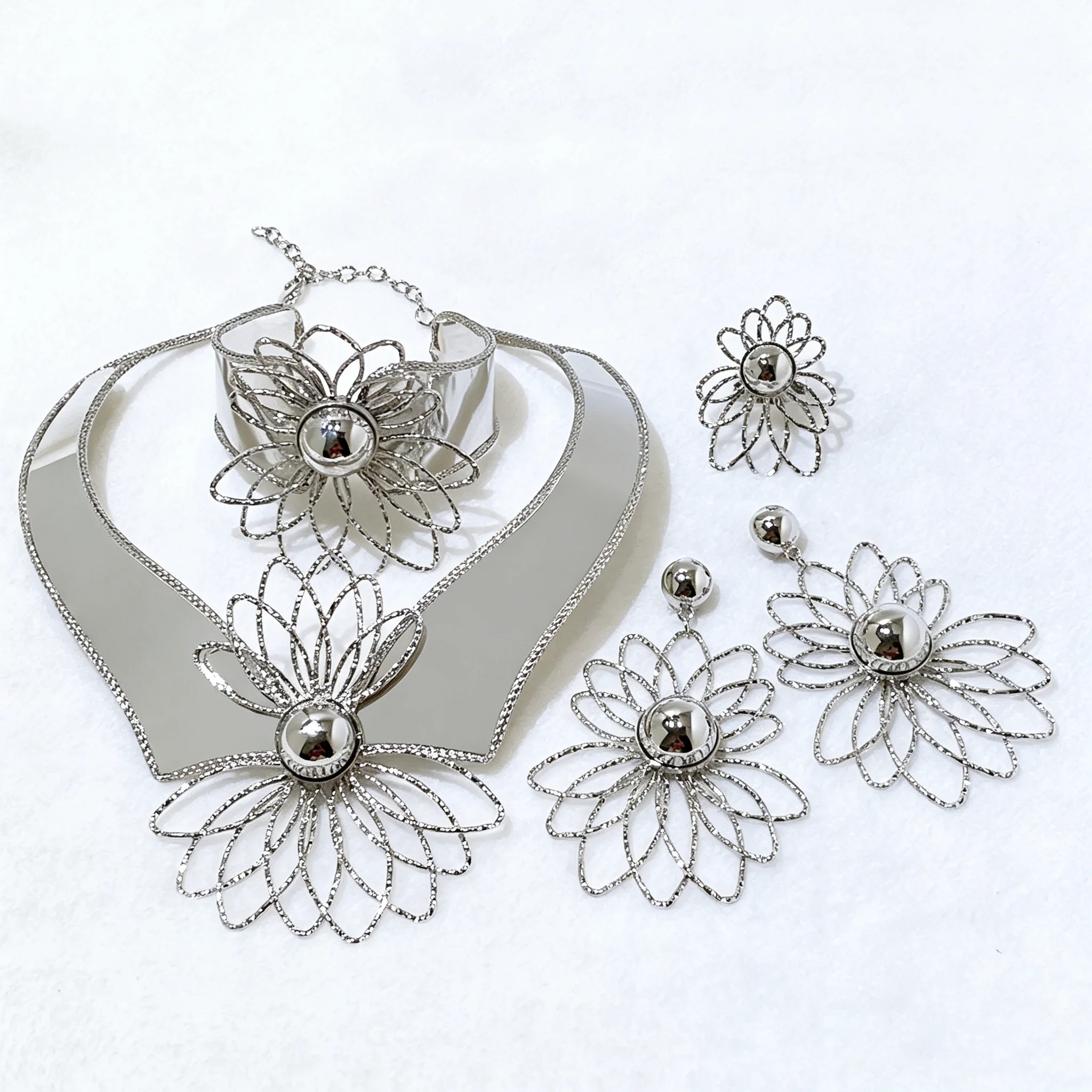 Swirl Textured Collar Jewelry Set Women Wave Metal Necklace Bangle Earrings Ring Dubai African Wedding Party Statement Jewelry