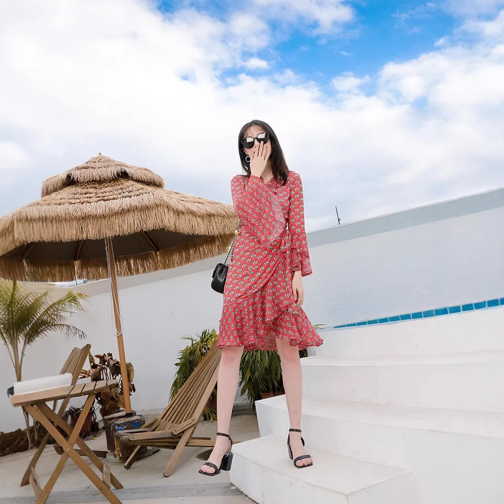 Vestido E de Verão em Uma Peça com Mangas Sino e Barra em Camadas, Design Emaecedor em Tecido de Poliéster para Uso ...