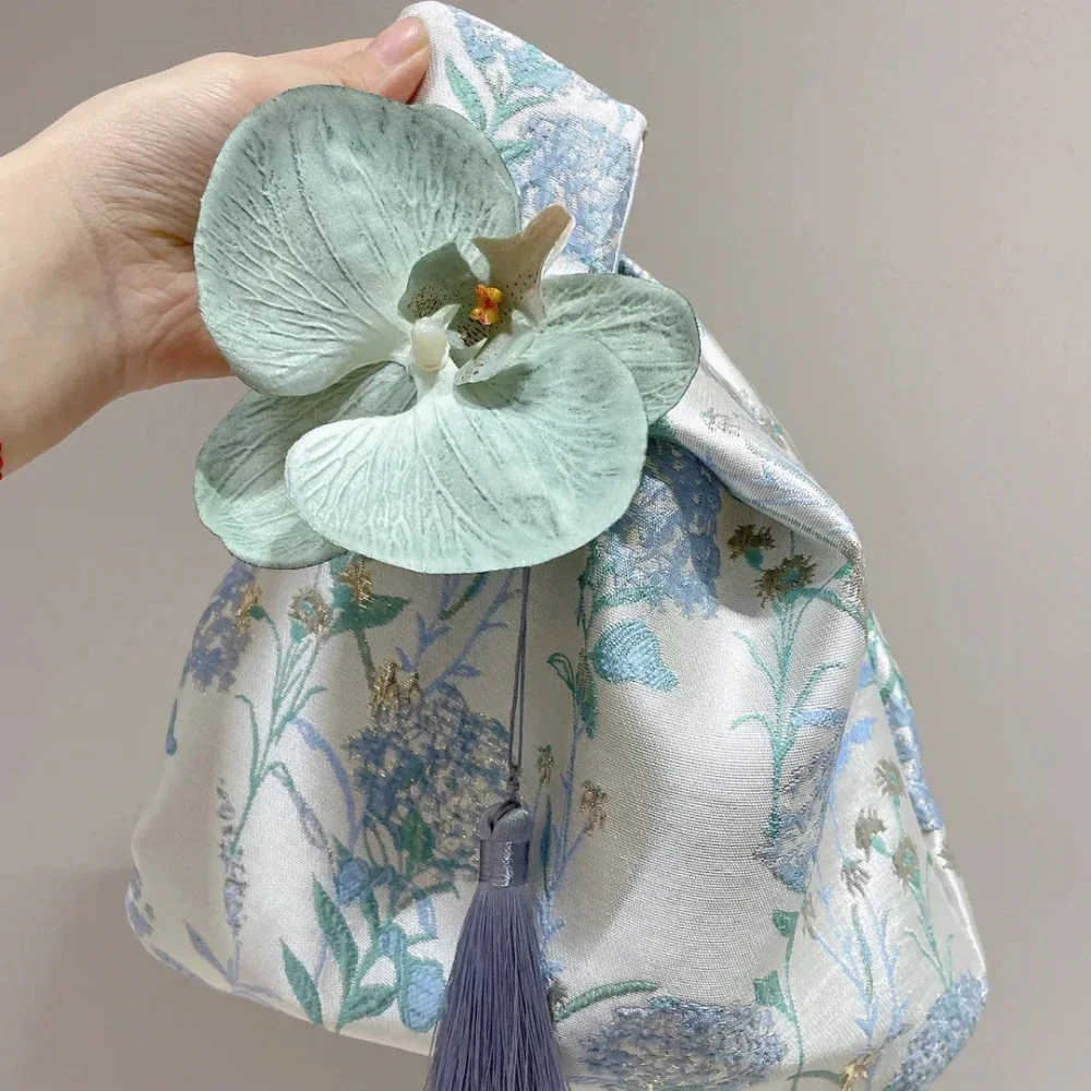Flower Pendant Lunch Bag Cosmetic Bag New Chinese Style Handbag Tassel Knot Wrist Bag Small Item Pouch Cheongsam Accessories image 5