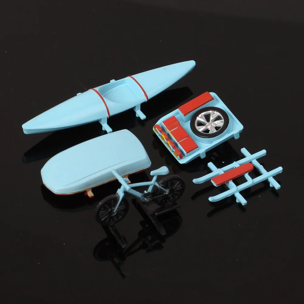 Modèle de voiture 5 en 1 1:64, accessoires de toit, boîte de porte-bagages, planche de traîneau, vélo kayak, scène miniature