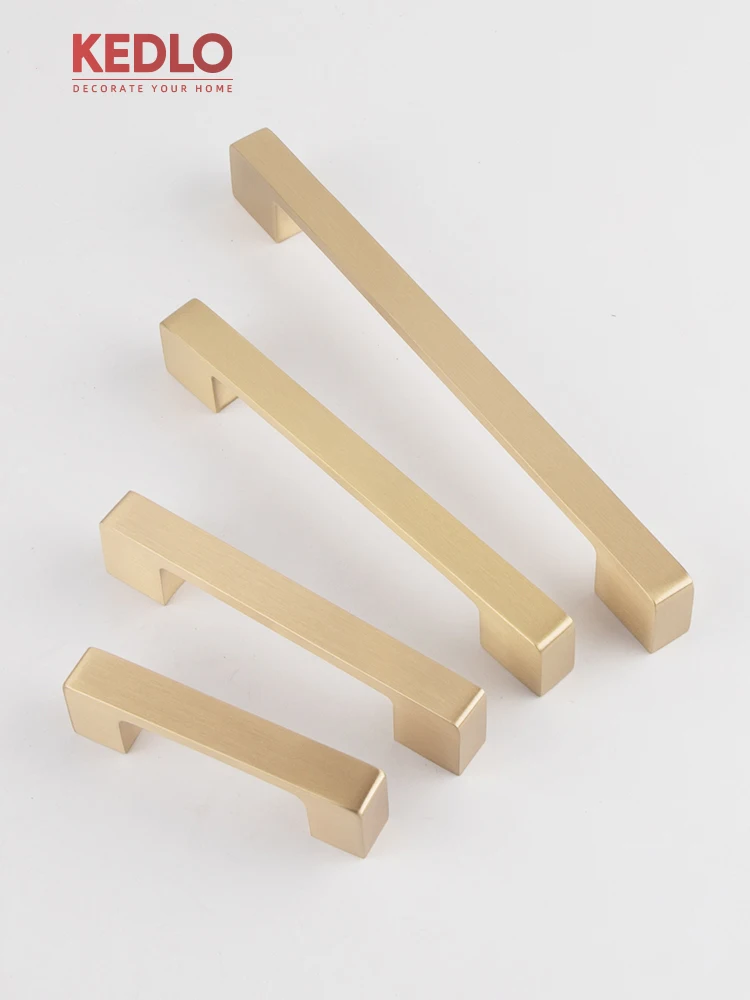 KEDLO Massiver Messinggriff, modern, minimalistisch, gebürstetes Messing, flacher Küchenschrank- und Schubladengriff in Gold. – Detail 4