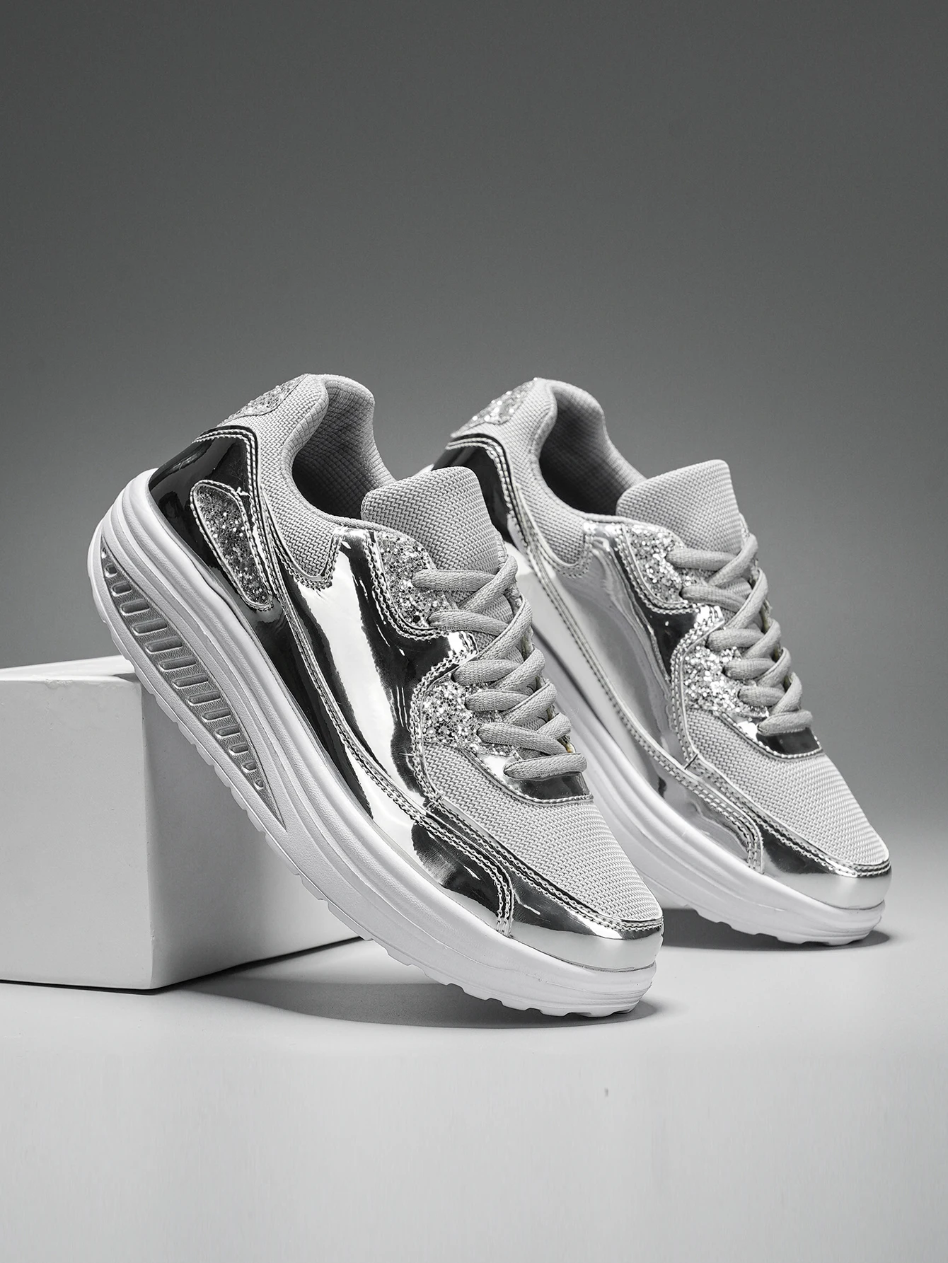 Damen-Outdoor-Wanderschuhe und Laufschuhe in großen Größen, bequeme, vielseitige und modische Sportschuhe für Paare zum Training – Detail 14