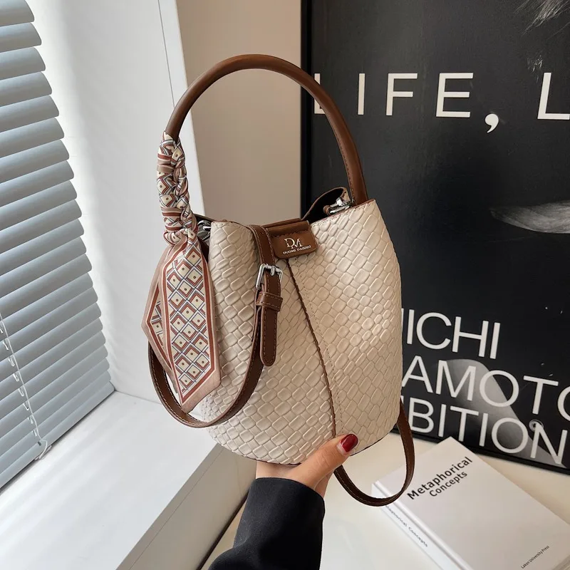 sac-seau-retro-populaire-pour-femmes-printemps-et-ete-sac-a-bandouliere-simple-et-tendance-sac-messager-grande-capacite