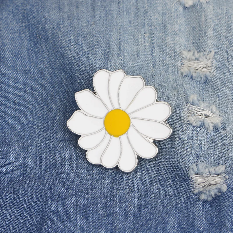 Fashion Brooches Cartoon  Pins Women Sunflower Daisy Enamel Pin Couples Custom Badges Kids Clothes Jewelry Gift ﻿