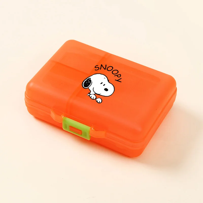 Snoopy Doppelschichtige tragbare Medikamentenverpackungsbox, niedlicher Cartoon, große Kapazität, Schmuckkomponenten-Aufbewahrung, Haushaltsbedarf
