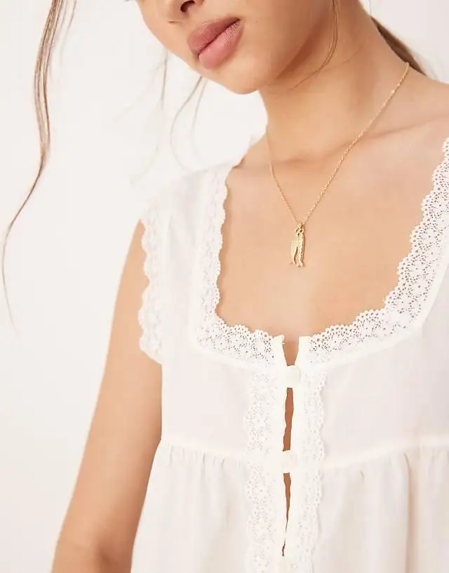New Fashion Women Tank Top Sleeveless Tops Square Neck Lace Trim Button Closure Summer Streetwear Hot Sale S-XL