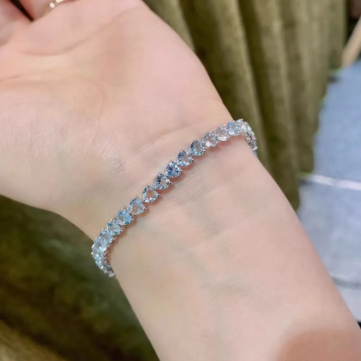

Full body s925 pure silver heart bracelet with full diamond for women's luxury group, set with heart-shaped personalized jewelry