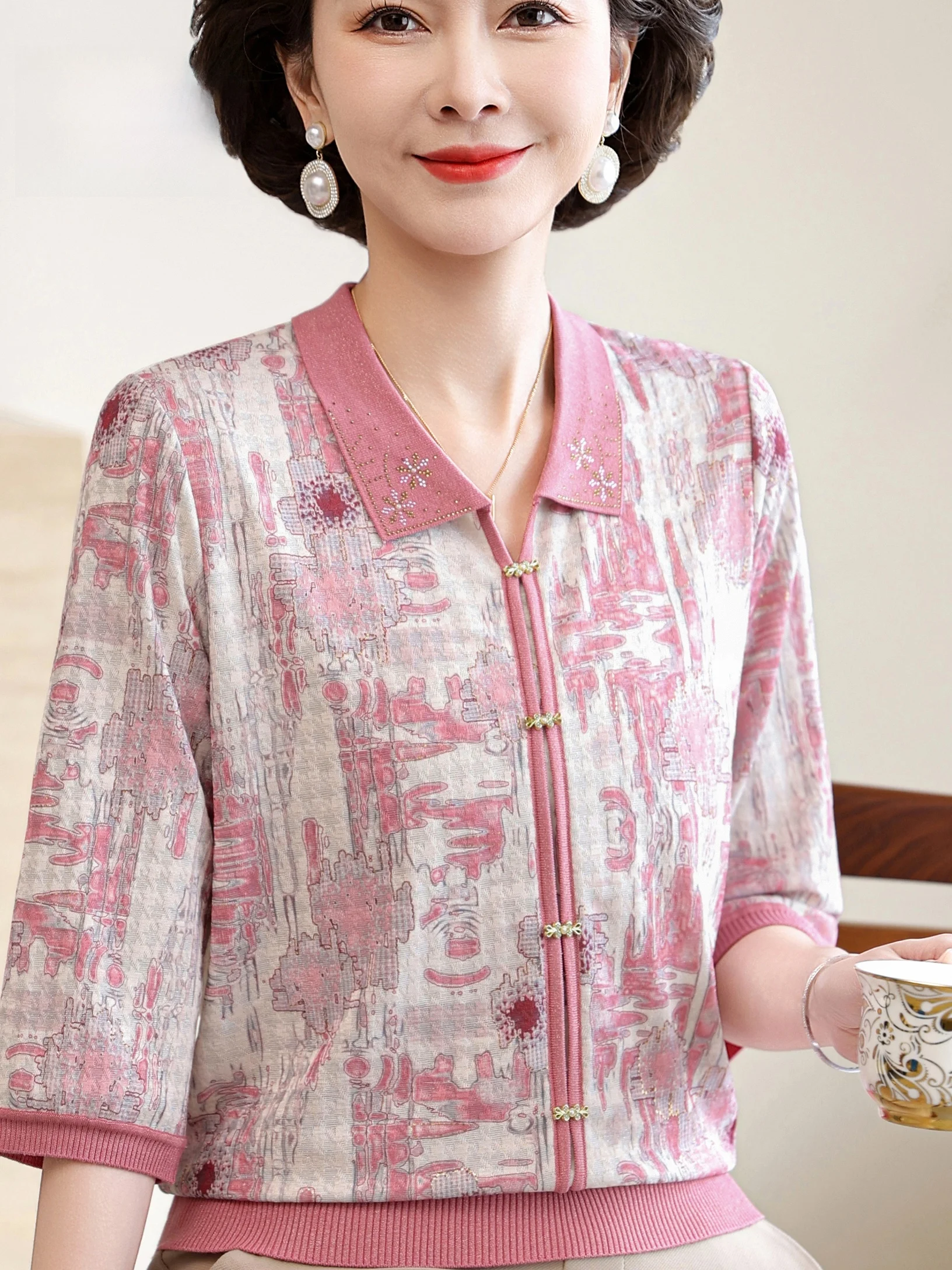 

Fashionable Button-Up Printed T-Shirt for Middle-Aged And Elderly Women Seven-Quarter Sleeve Turn-Down Collar Mom Style Casua...