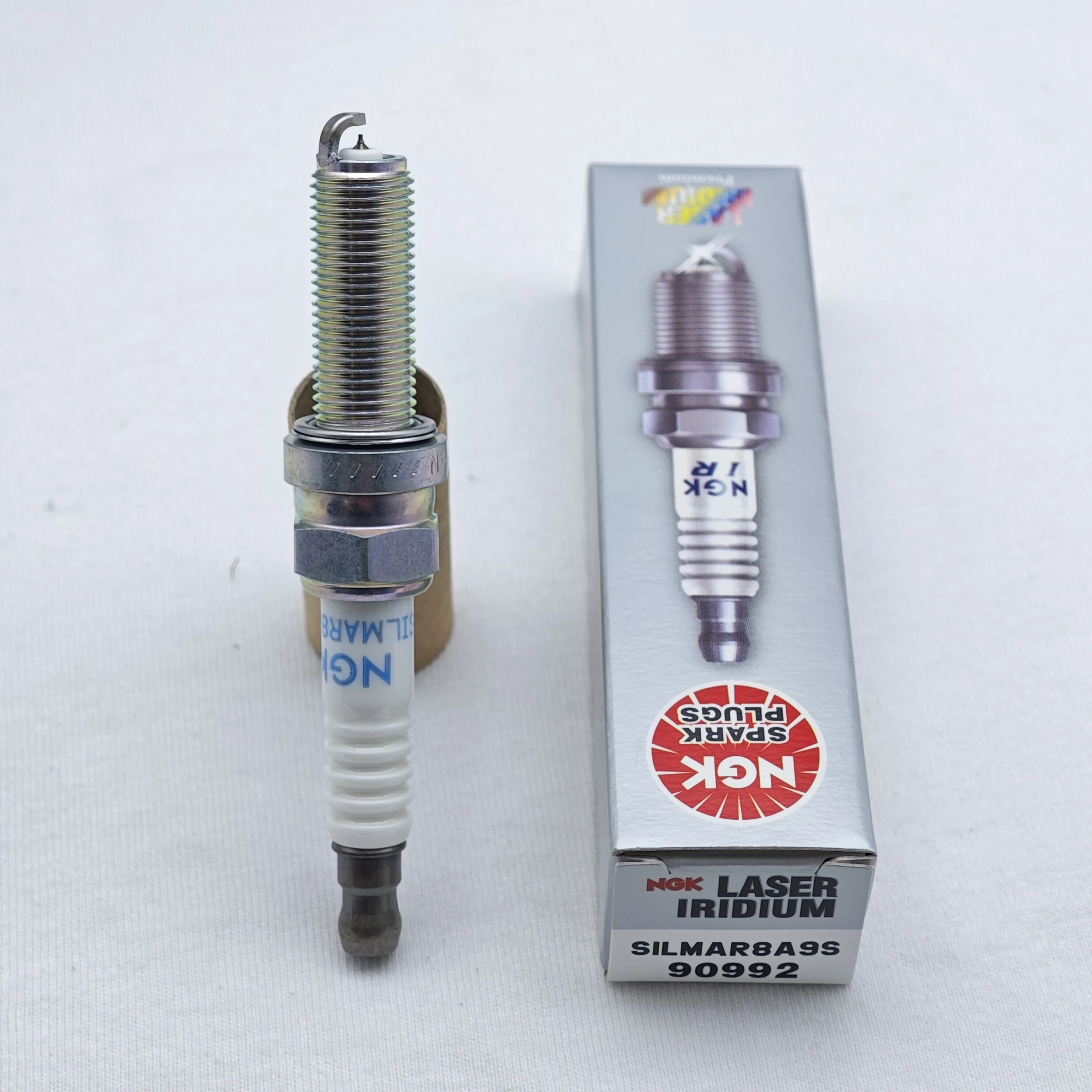 1 sztuk oryginalna świeca zapłonowa NGK Laser Iridium SILMAR8A9S 90992 nadaje się do Honda CRF1000L CRF1100L SXS10S2R TALON 1000R/1000X itp.