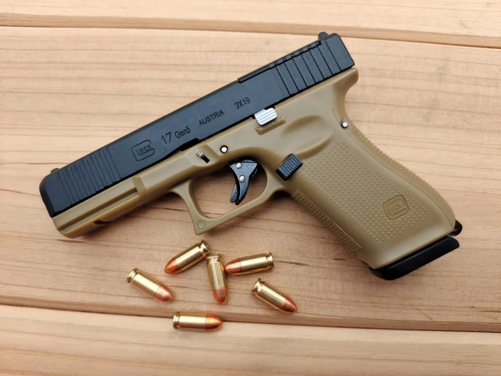 1 sztuk duży metalowy Desert Eagle Glock G17 brelok bezpłatny montaż antystresowy zabawki typu Fidget rekwizyty kostiumowe