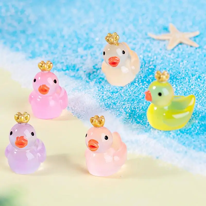 Little Ducks 48X Tiny Luminous Resin Figures Multicolor Cute Duck Dolls Wearing Crowns Ornament For Aquarium Doll House Bedroom