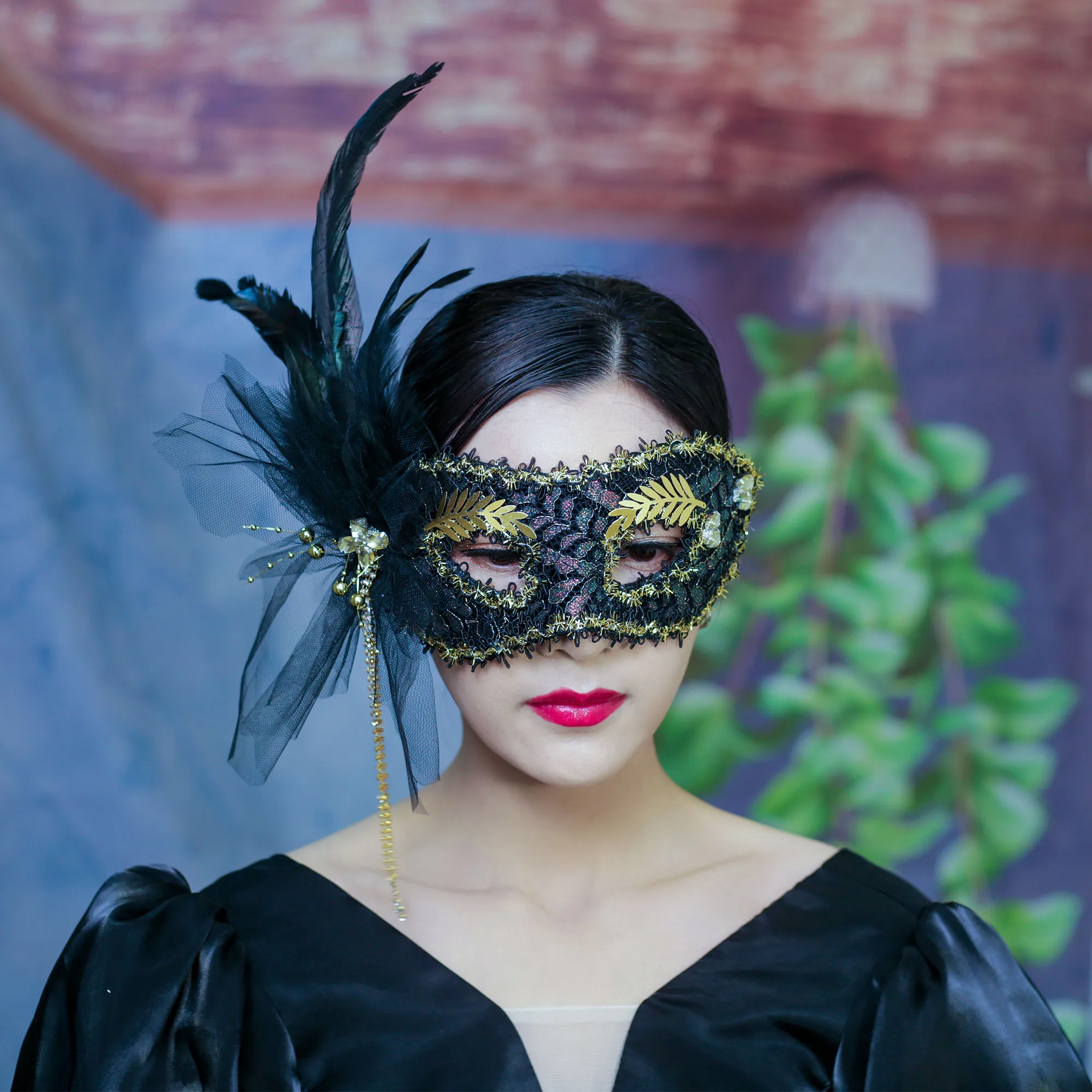 Halloween Bash Sexy Half Face Mask Vintage Lace Mask Black Stage Show Accessories Prop